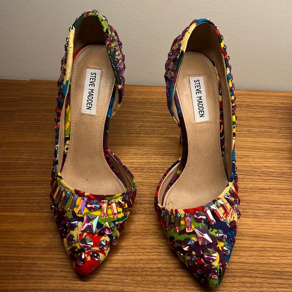 Dazzle dazzle show stoppers!Beautiful colorful heels